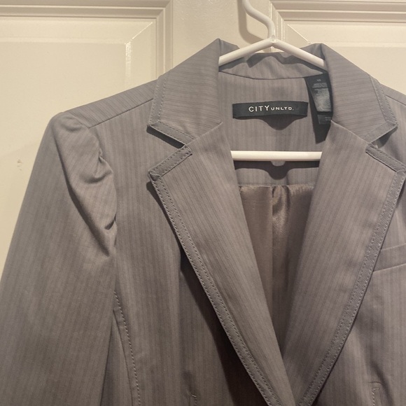 City Unlimited, Gray Pinstriped Blazer Structured Jacket Size 10 Fully Lined - Picture 3 of 6